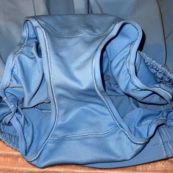 Lululemon Hotty Hot Short II *Long 4" *swift, color: Breezy size 4 in EUC. - Picture 10 of 14